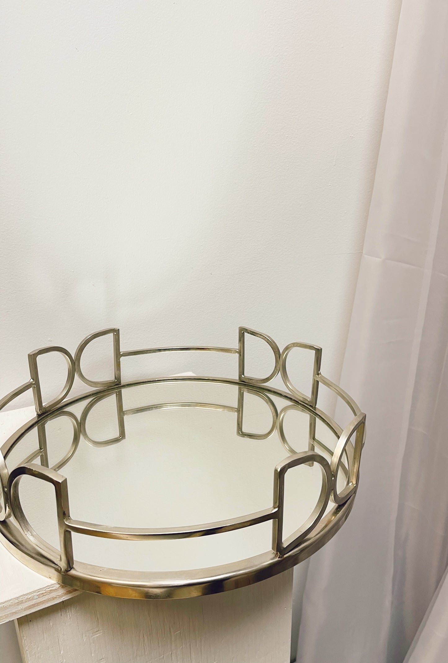 Large round mirror tray