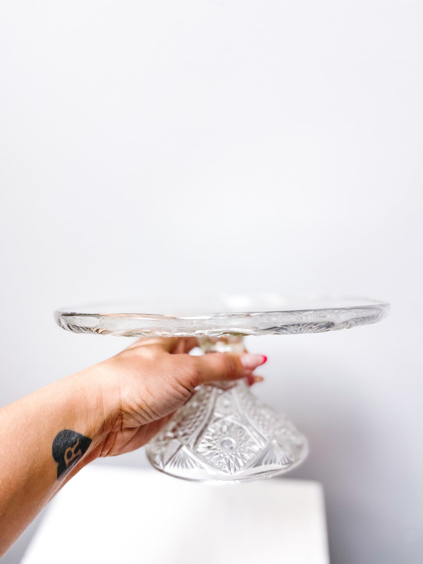 Crystal cake plate