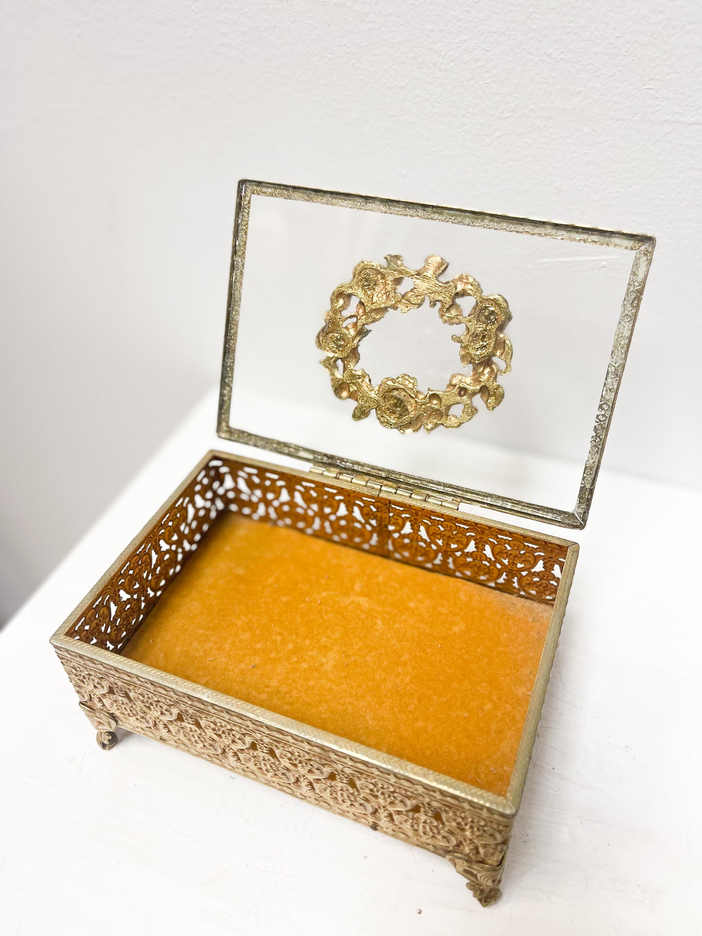 Jewellery box with rose details