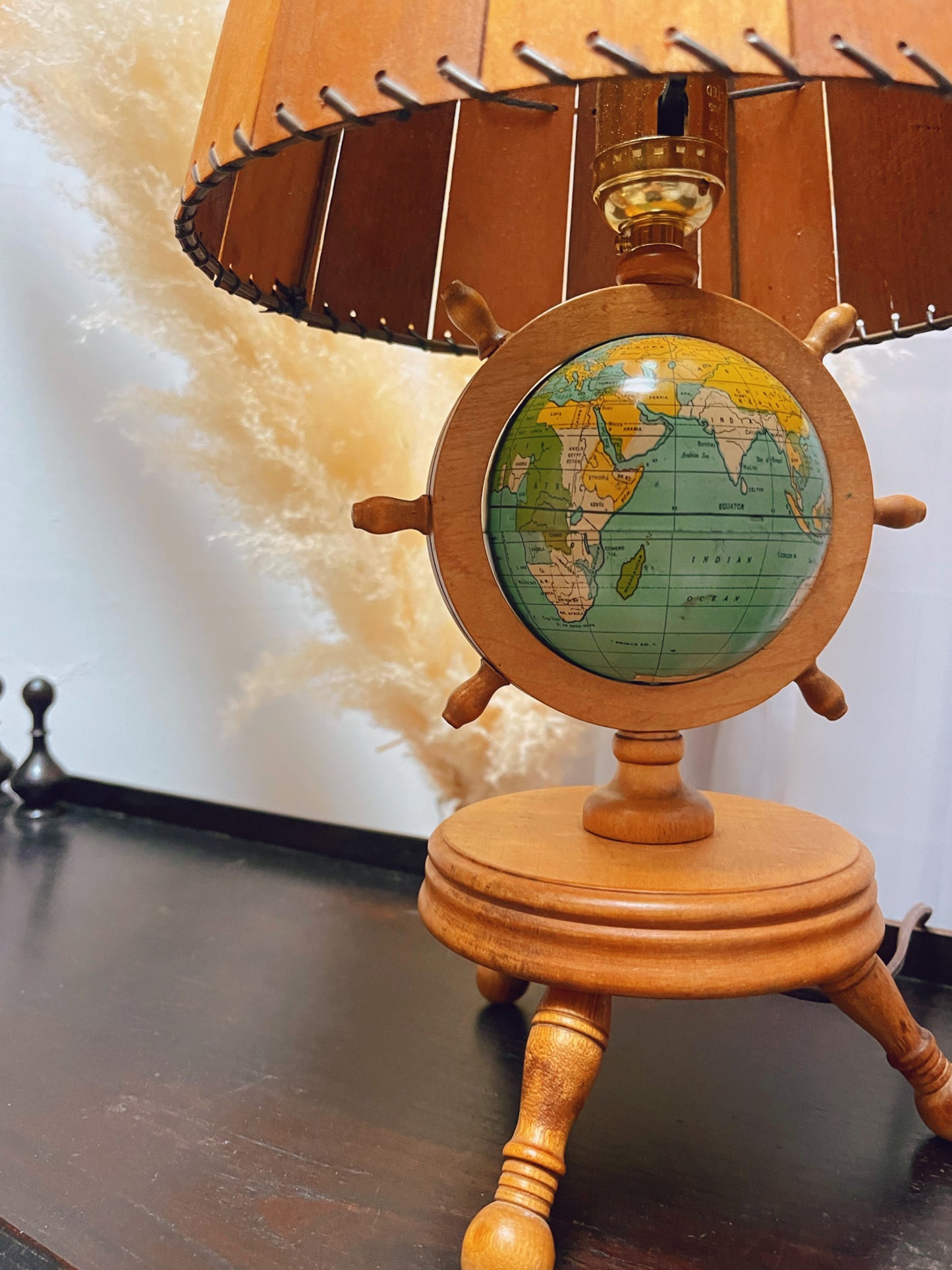 Cabin globe lamp